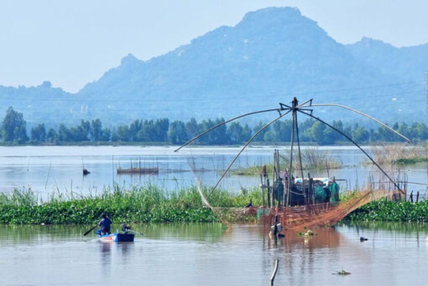 Đợi con nước cuối mùa