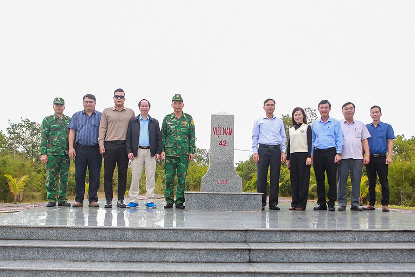 Ban Chỉ đạo công tác biên giới tỉnh kiểm tra các cột mốc trên tuyến biên giới đất liền của tỉnh