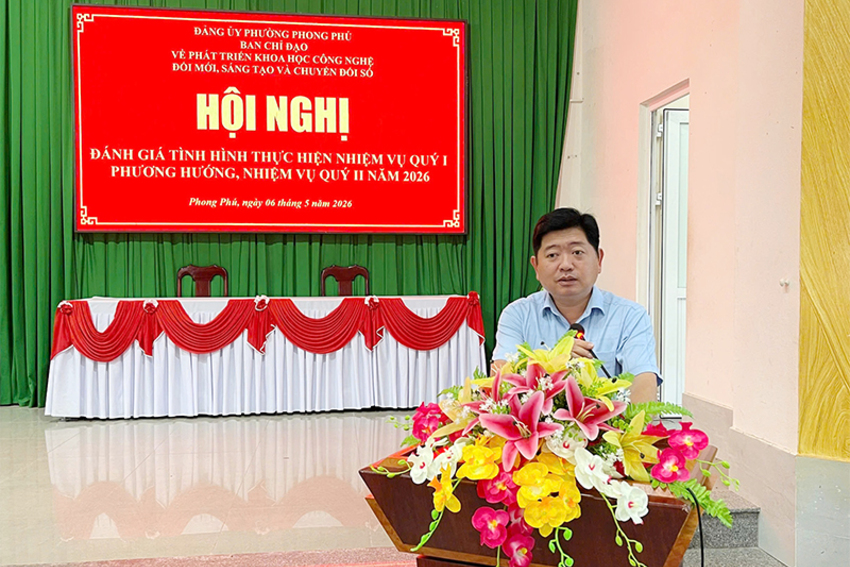 Phường Phong Phú: Bí thư Đảng ủy dự và chỉ đạo hội nghị đánh giá công tác phát triển khoa học công nghệ, đổi mới sáng tạo và chuyển đổi số trên địa bàn