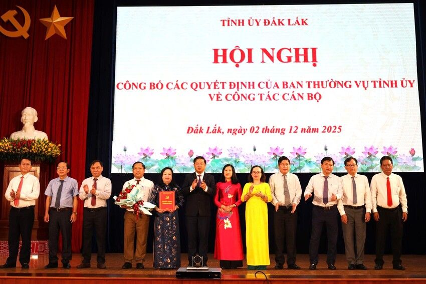 Tỉnh ủy công bố các Quyết định về công tác cán bộ tại Đảng ủy các cơ quan Đảng tỉnh và Đảng ủy UBND tỉnh nhiệm kỳ 2025-2030