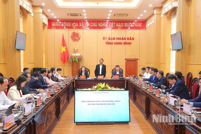 Hội nghị nghe báo cáo về hồ sơ điều chỉnh Quy hoạch tỉnh Ninh Bình và ý tưởng quy hoạch đô thị vùng ven sông Đáy