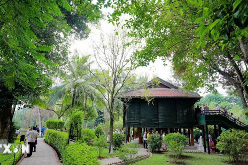 Triển lãm ảnh, ra mắt sách kỷ niệm 115 năm ngày Bác Hồ ra đi tìm đường cứu nước