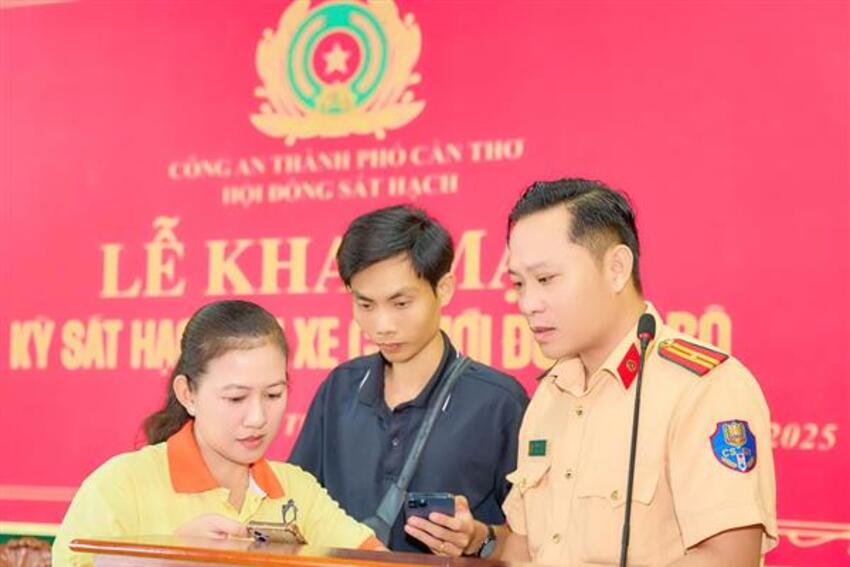 Công an TP Cần Thơ đẩy mạnh triển khai ứng dụng VNeTraffic - Hiện đại hóa quản lý giao thông, phục vụ Nhân dân nhanh chóng, minh bạch