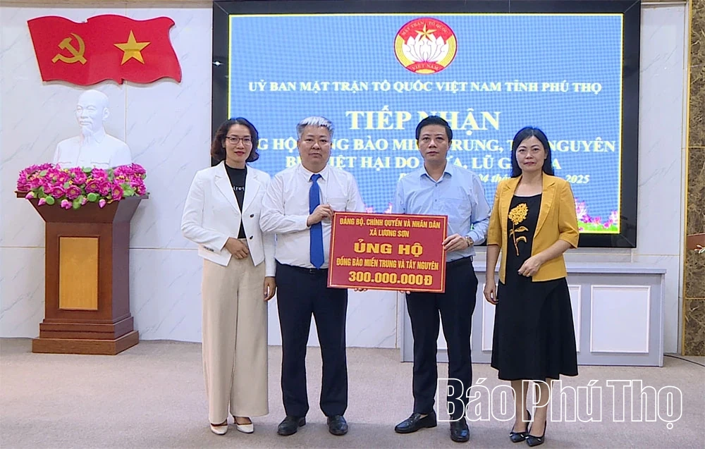 Tiếp nhận ủng hộ đồng bào miền Trung, Tây Nguyên bị thiệt hại do mưa lũ