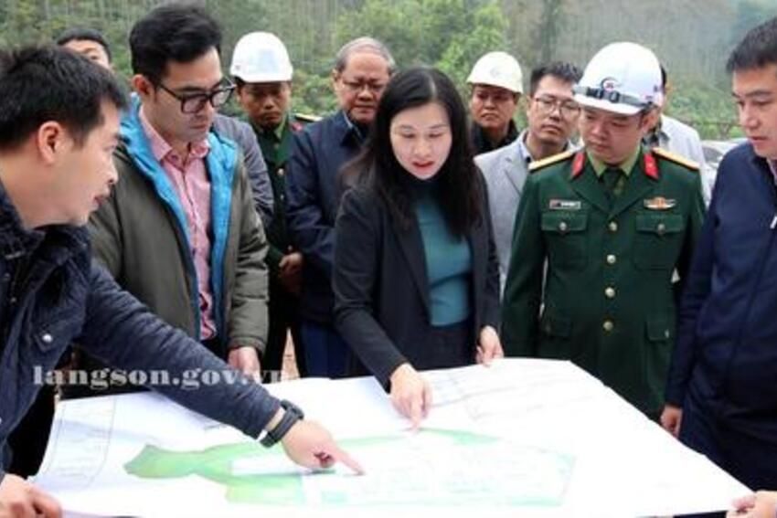 Kiểm tra tình hình thực hiện các dự án Trường Phổ thông nội trú liên cấp Tiểu học và Trung học cơ sở Kiên Mộc, Khuất Xá