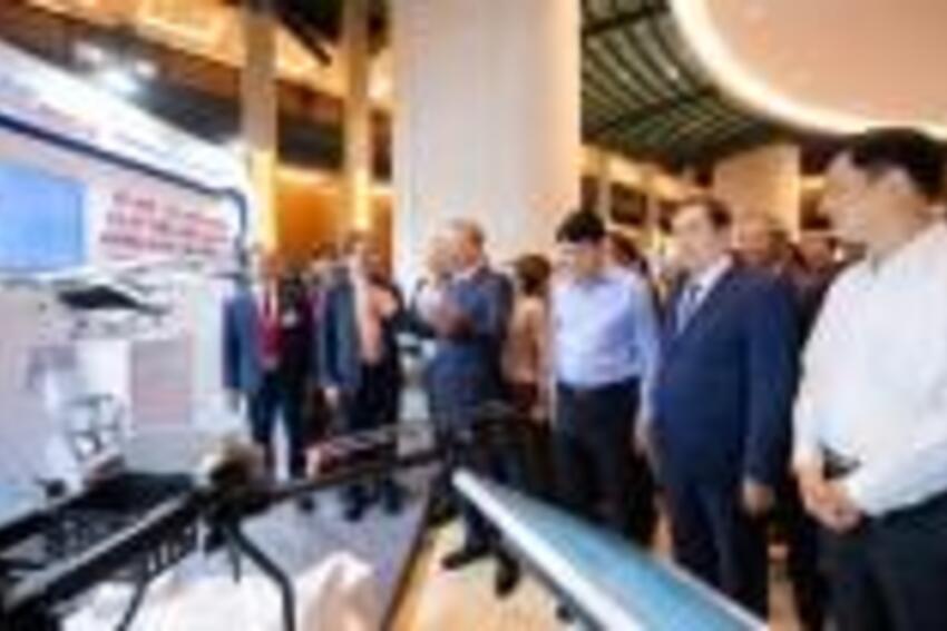 Đấu tranh, phản bác các luận điệu của thế lực thù địch, phản động xuyên tạc, chống phá chủ trương của Đảng về đột phá hoàn thiện thể chế ở Việt Nam