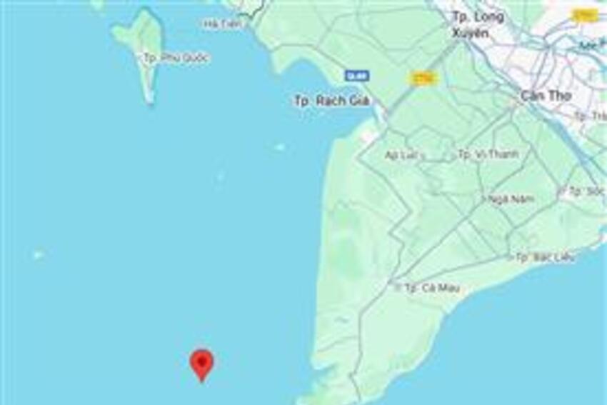 Hỗ trợ tìm kiếm thuyền viên tàu cá mất tích ngoài khơi Cà Mau