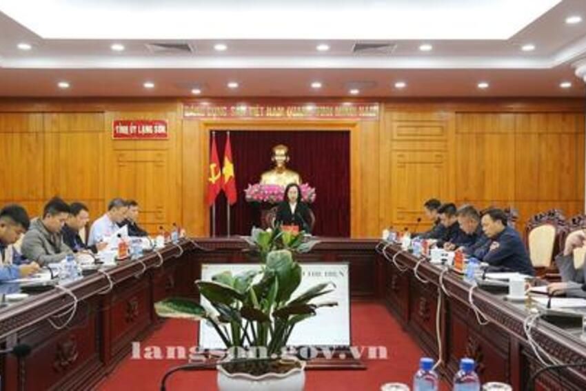 Đồng chí Đoàn Thị Hậu, Phó Bí thư Thường trực Tỉnh ủy, Chủ tịch HĐND tỉnh chủ trì họp đánh giá tiến độ thực hiện dự án Nâng cấp đoạn Km18 – Km80, quốc lộ 4B