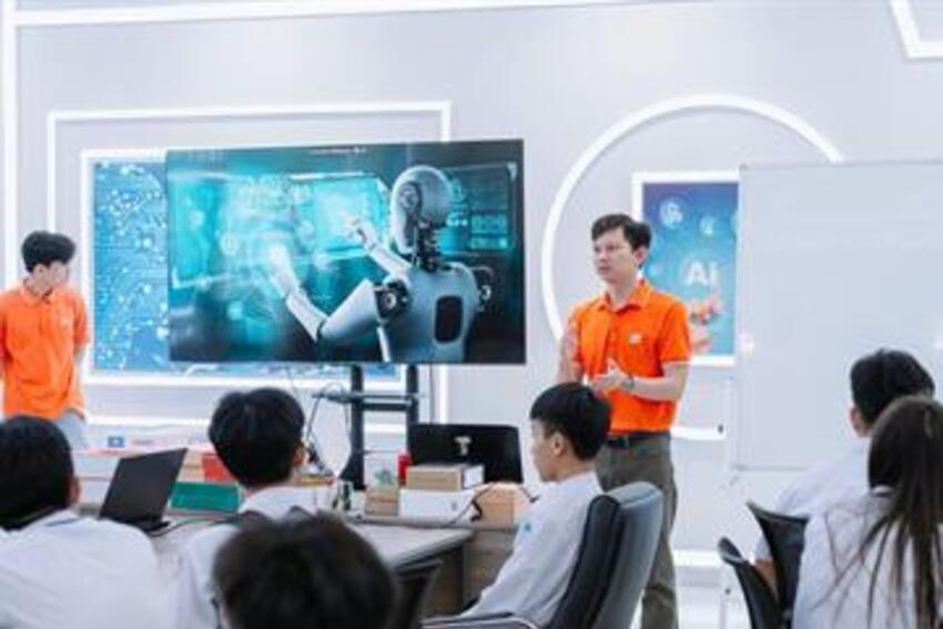 Phát động phong trào thi đua “Cả nước thi đua đổi mới sáng tạo và chuyển đổi số” và “Bình dân học vụ số” của ngành Giáo dục