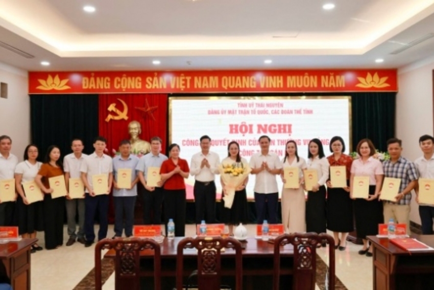 Công bố quyết định tiếp nhận, phân công 14 công chức dân vận