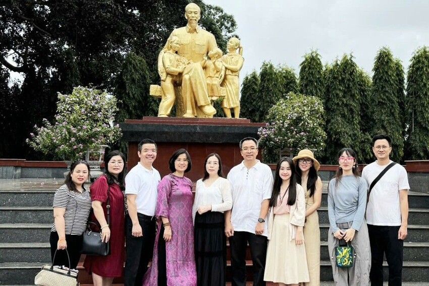 Học tập và làm theo tư tưởng, đạo đức, phong cách Hồ Chí Minh tại Đắk Lắk