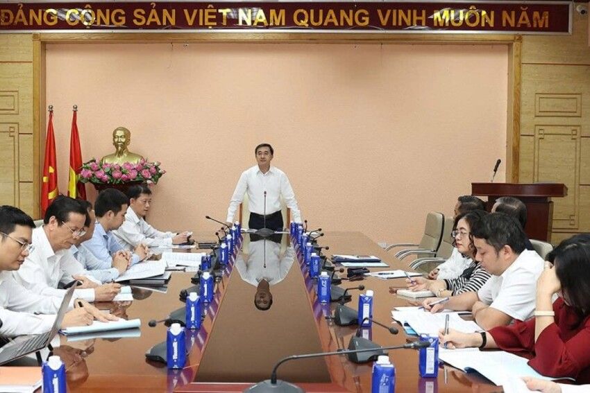 Thứ trưởng Trần Văn Thuấn: Cần hoàn thiện thể chế và quy định pháp luật để bảo vệ an ninh, an toàn cơ sở y tế