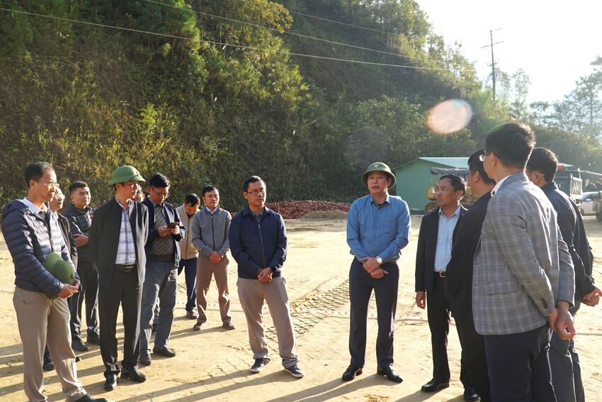 Chủ tịch UBND tỉnh Lai Châu Hà Quang Trung kiểm tra tiến độ thực hiện Dự án Hầm đường bộ qua đèo Hoàng Liên