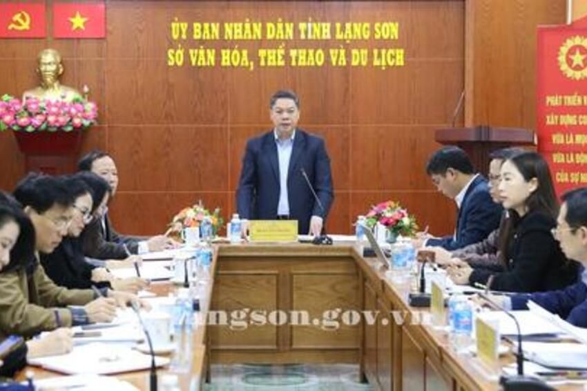 Lãnh đạo UBND tỉnh làm việc với Sở Văn hóa, Thể thao và Du lịch, Trung tâm Xúc tiến Đầu tư, Thương mại và Du lịch tỉnh