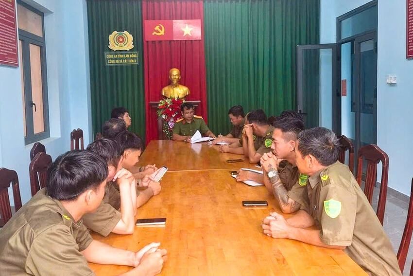 Người dân Cát Tiên 3 tích cực góp ý Văn kiện Đại hội XIV trên nền tảng số