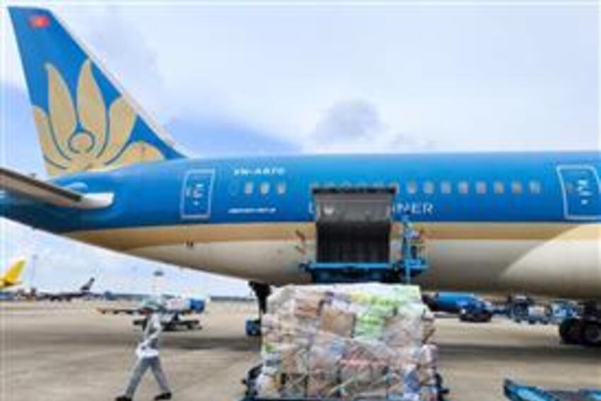 Vietnam Airlines vận chuyển miễn phí hàng hóa hỗ trợ vùng mưa lũ miền Trung
