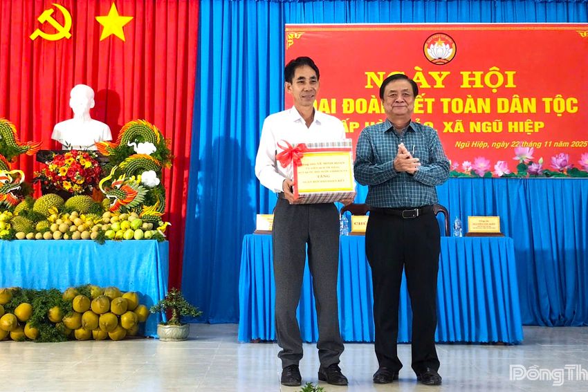 Phó Chủ tịch Quốc hội Lê Minh Hoan dự Ngày hội Đại đoàn kết toàn dân tộc tại xã Ngũ Hiệp