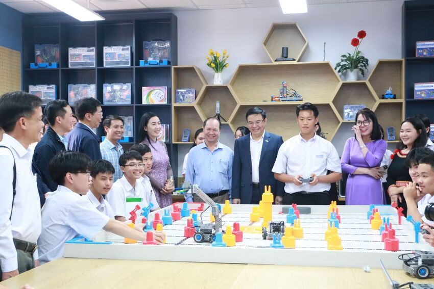 Khánh thành Phòng thực hành Giáo dục STEM tại Trường THPT Buôn Ma Thuột