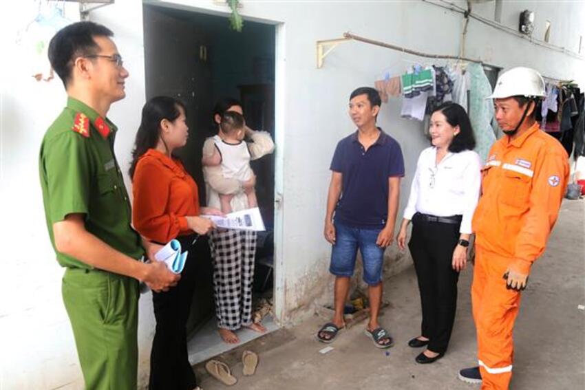 Tăng cường kiểm tra việc thực hiện giá bán lẻ điện cho sinh viên, người lao động thuê nhà để ở