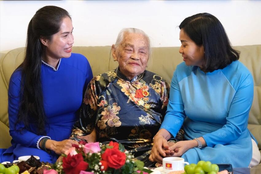 Trọn đời sắt son với Đảng