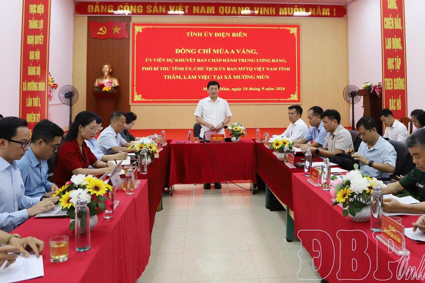 Phó Bí thư Tỉnh ủy Mùa A Vảng làm việc với xã Mường Mùn