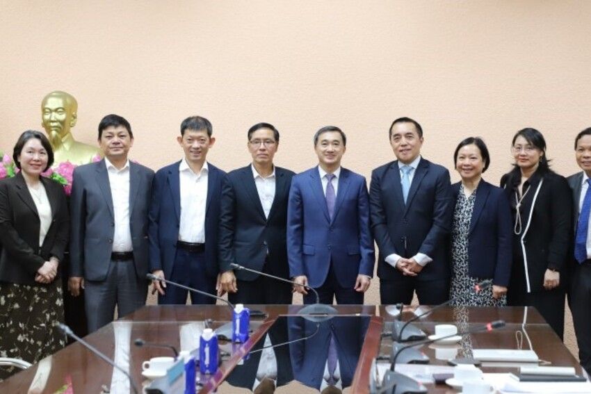 Thứ trưởng Bộ Y tế Trần Văn Thuấn tiếp và làm việc với Tập đoàn Abbott Hoa Kỳ