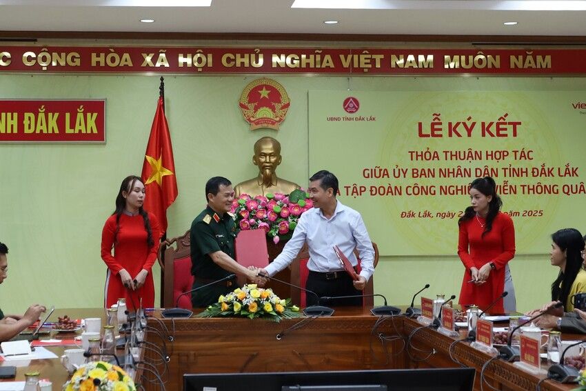 UBND tỉnh Đắk Lắk và Tập đoàn Công nghiệp - Viễn thông Quân đội ký kết Thỏa thuận hợp tác về chuyển đổi số giai đoạn 2025-2030