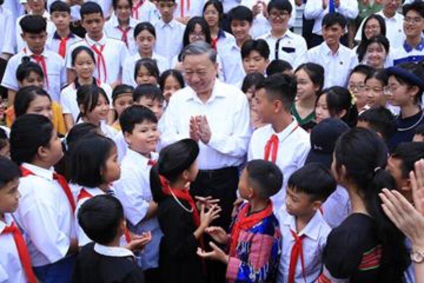 Bộ Chính trị ban hành Nghị quyết về đột phá phát triển giáo dục và đào tạo