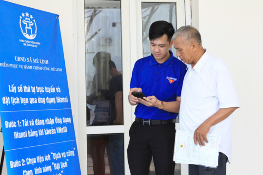 “Bình dân học vụ số”: Đưa số hóa đến gần từng người dân hơn