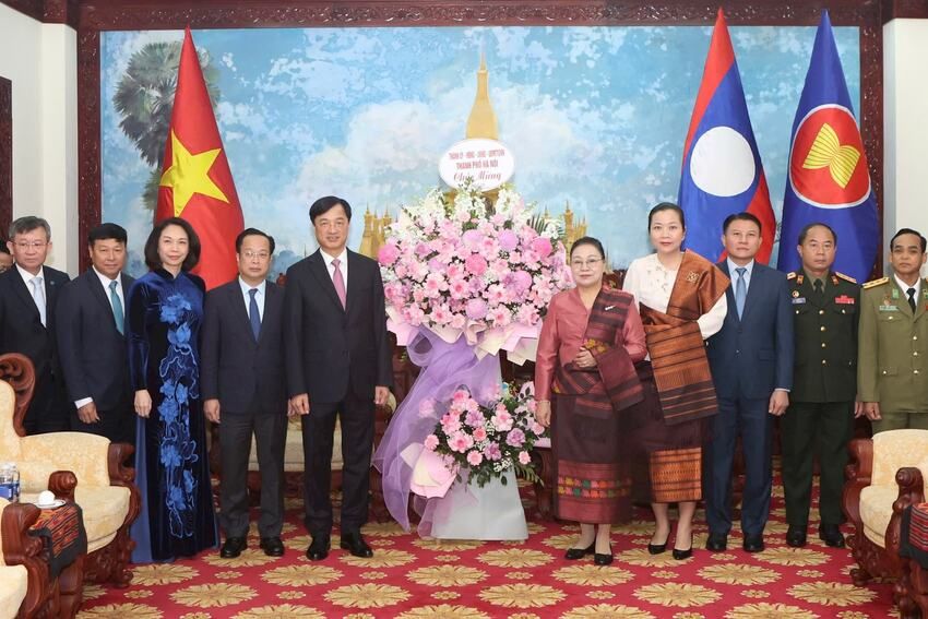 Thành phố Hà Nội chúc mừng kỷ niệm 50 năm Quốc khánh nước Cộng hòa Dân chủ Nhân dân Lào