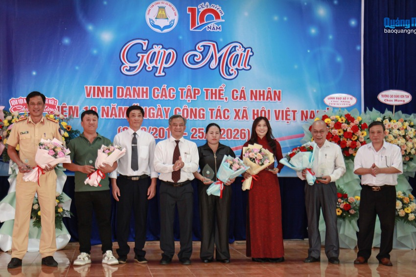 Gặp mặt, vinh danh các tập thể, cá nhân tiêu biểu trong công tác xã hội