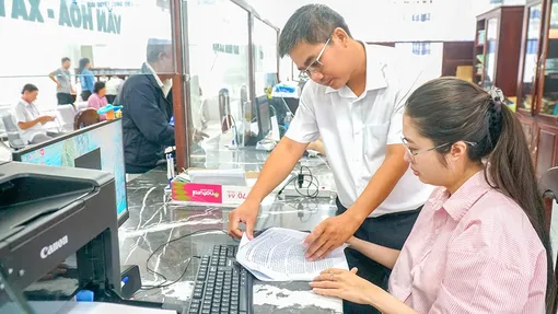 Tận tụy phục vụ nhân dân 