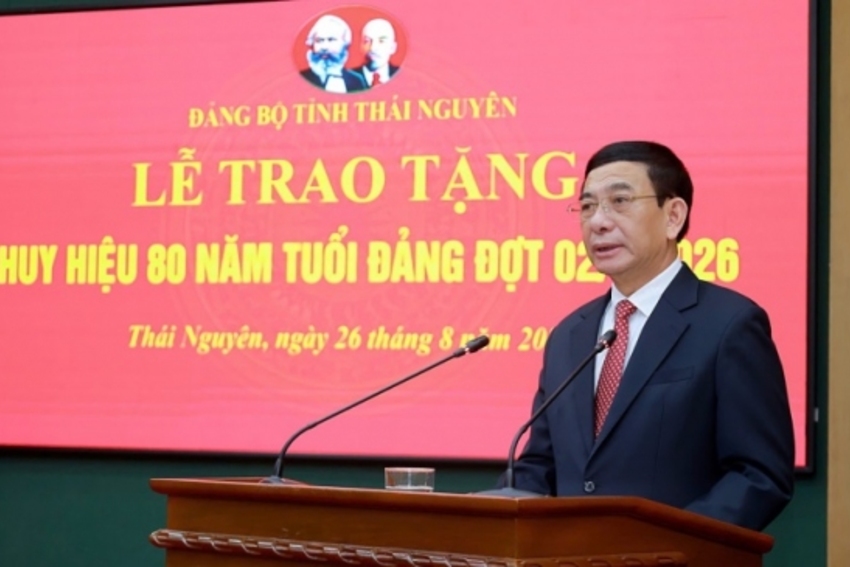 Đại tướng Phan Văn Giang trao tặng Huy hiệu 80 năm tuổi Đảng cho các đảng viên lãnh thành tỉnh Thái Nguyên