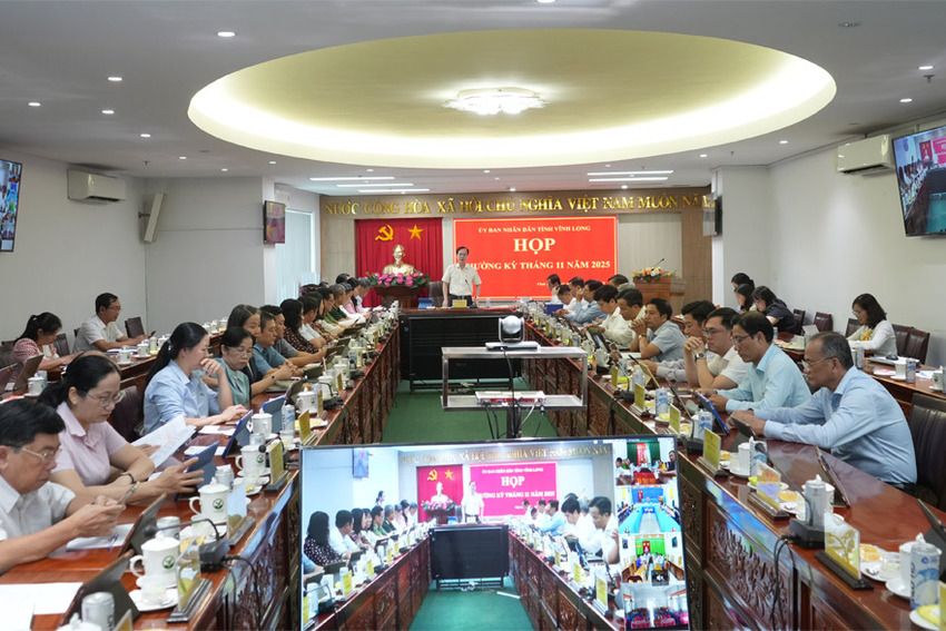 Chủ tịch UBND tỉnh Trần Trí Quang chủ trì cuộc họp Ủy ban nhân dân tỉnh thường kỳ tháng 11/2025
