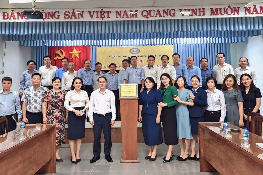 Ngân hàng Nhà nước Khu vực 13 chung tay hỗ trợ đồng bào bị thiệt hại do bão số 10