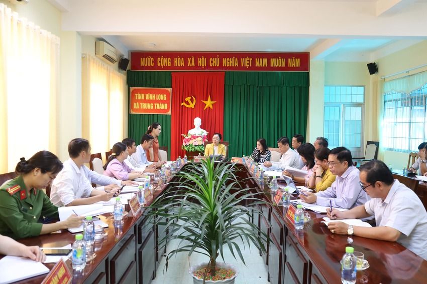 Phó Chủ tịch UBND tỉnh Nguyễn Thị Quyên Thanh kiểm tra công tác vận hành bộ máy chính quyền địa phương cấp xã tại xã Trung Thành