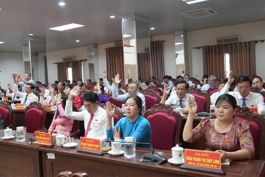 Kỳ họp thứ Ba, Hội đồng nhân dân tỉnh Vĩnh Long, Khóa X thông qua 22 Nghị quyết quan trọng