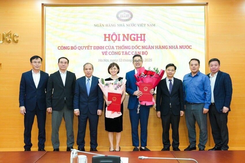 Công bố quyết định bổ nhiệm hai Phó Cục trưởng Cục An toàn hệ thống các tổ chức tín dụng