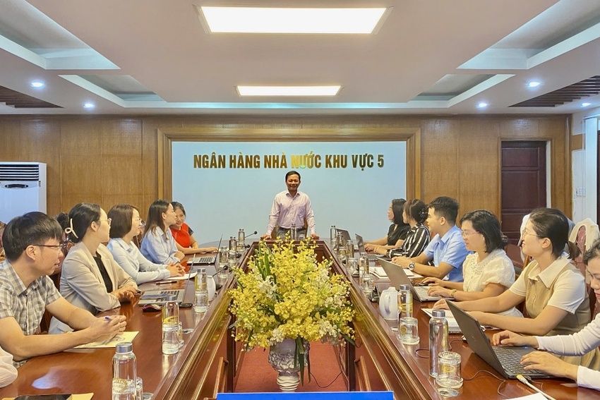 NHNN Khu vực 5: Xây dựng các nhóm “Đại sứ số” và “Hạt nhân số” triển khai hiệu quả phong trào “Bình dân học vụ số”