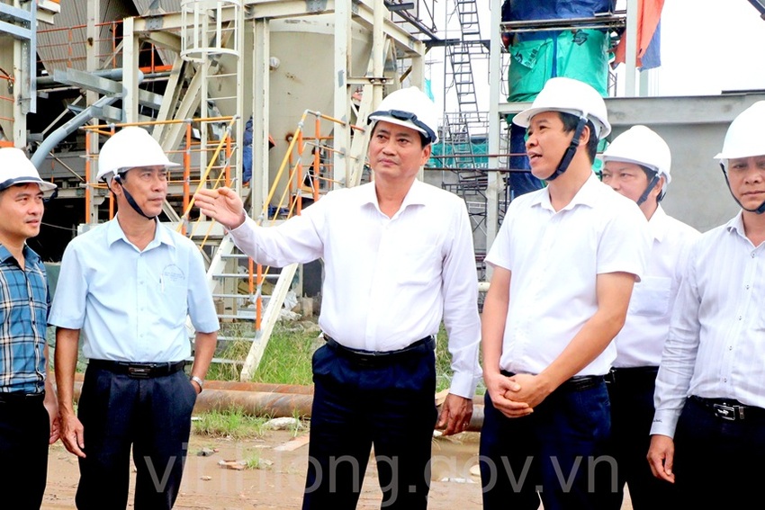 Phó Chủ tịch UBND tỉnh Nguyễn Quỳnh Thiện khảo sát thực tế và làm việc về tiến độ Dự án Nhà máy xử lý chất thải rắn Trà Vinh