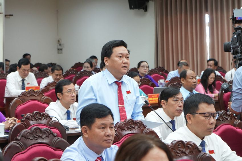 Kỳ họp thứ Ba, HĐND tỉnh Vĩnh Long, khóa X: Chất vấn và trả lời chất vấn các vấn đề đại biểu, cử tri quan tâm