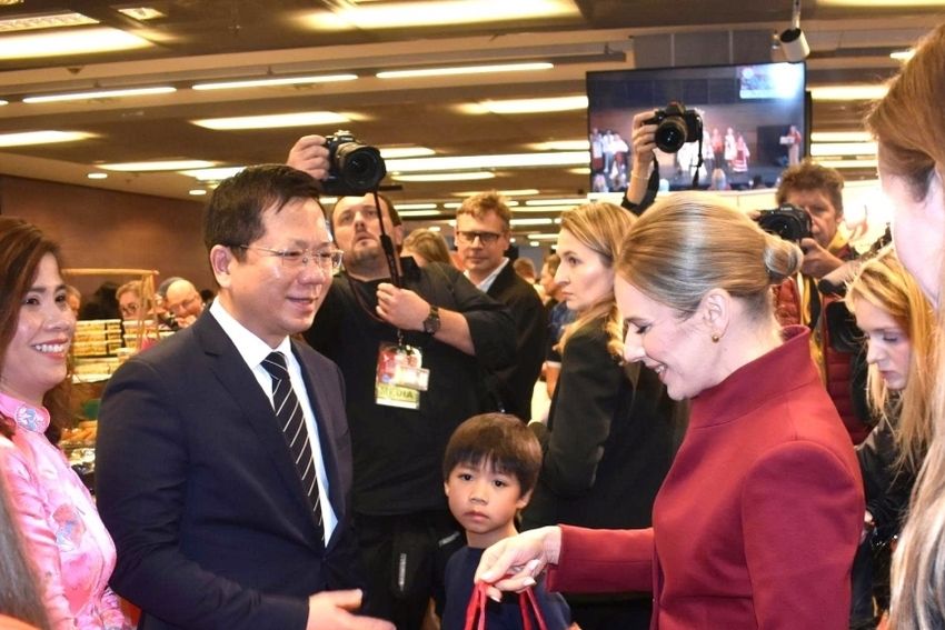 Nét đẹp Việt Nam tại Hội chợ từ thiện quốc tế Ba Lan