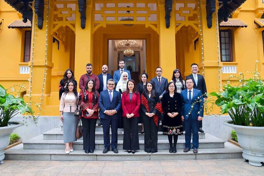 Thứ trưởng Nguyễn Minh Hằng tiếp đoàn cán bộ Palestine tham gia   khoá đào tạo tại Học viện Ngoại giao