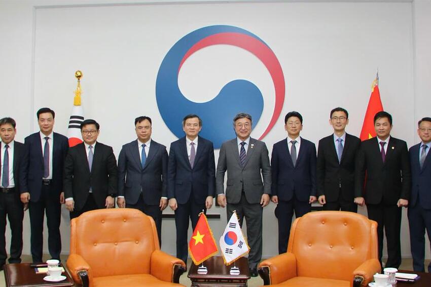 Đồng chí Uỷ viên Bộ Chính trị, Giám đốc Học viện Chính trị quốc gia Hồ Chí Minh thăm và làm việc tại Hàn Quốc
