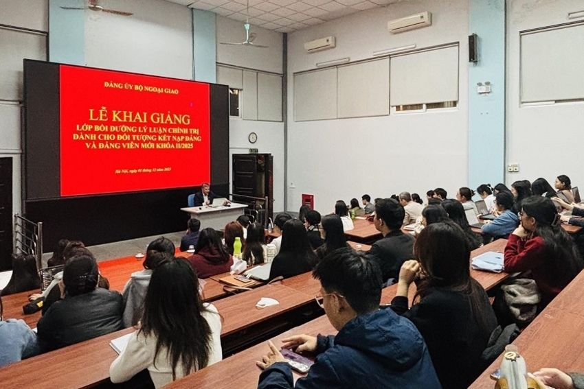 Bộ Ngoại giao khai giảng Lớp bồi dưỡng lý luận chính trị dành cho đối tượng kết nạp Đảng và đảng viên mới khóa II năm 2025