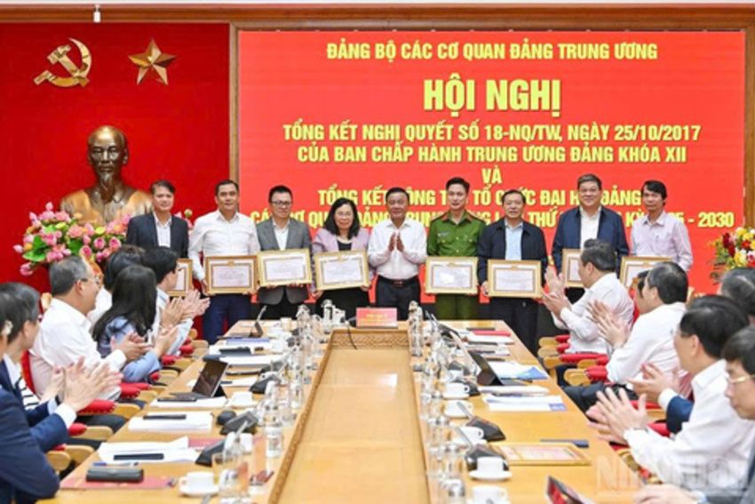 [Ảnh] Đảng bộ các cơ quan Đảng Trung ương tổng kết việc thực hiện Nghị quyết số 18–NQ/TW và công tác chỉ đạo Đại hội Đảng