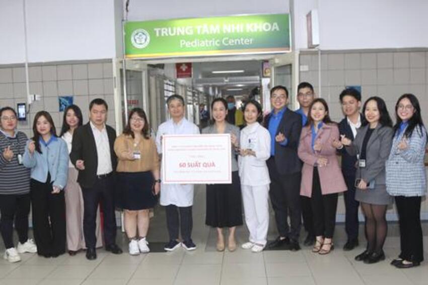 Cơ quan UBKT Trung ương tổ chức chương trình “Tiếp sức nụ cười” tại Bệnh viện Bạch Mai