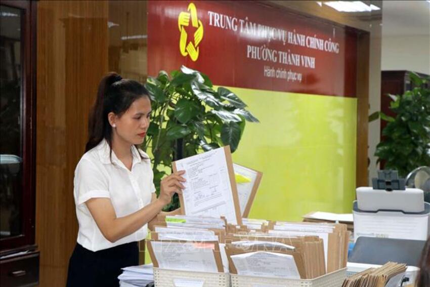 Kiện toàn tổ chức bộ máy, bố trí đủ cán bộ, công chức chuyên môn ở cấp xã