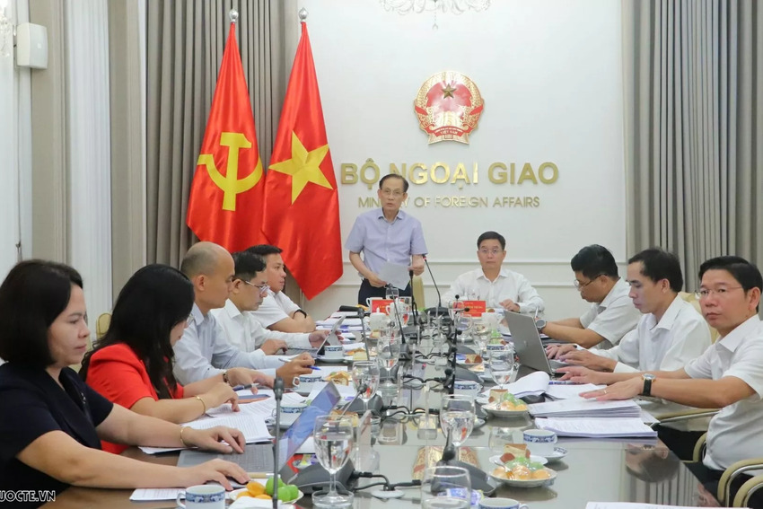 Ủy viên Bộ Chính trị, Bộ trưởng Ngoại giao Lê Hoài Trung làm việc với Ban Thường vụ Thành ủy Huế