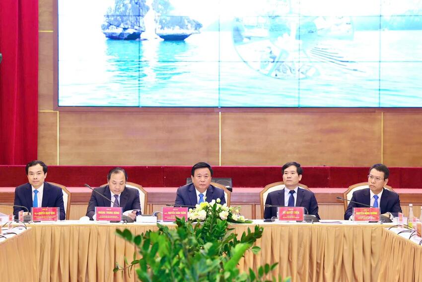 Hội thảo khoa học: “Một số vấn đề lý luận và thực tiễn về phát triển khoa học, công nghệ, đổi mới sáng tạo, chuyển đổi số và xây dựng con người Quảng Ninh trong kỷ nguyên mới”